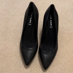 Anne Klein Black Pointed Toe Heels